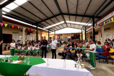 El alcalde presidió la apertura e inauguración de la capota de la Institución Educativa, como un aporte a las necesidades de la comunidad educativa