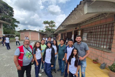  Fotos I Freddy Arango I LA PATRIA  En Río Claro, vereda de Villamaría afectada por la avalancha del volcán del Ruiz en 1985, brigadas infantiles y juveniles aprenden sobre prevención del riesgo. Ellos expondrán en la Bienal Nacional, en Mariquita (Tolima) sobre los lahares.