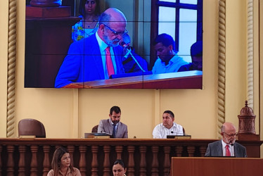 Henry Gutiérrez Ángel, gobernador de Caldas, durante la intervención en la Asamblea. 