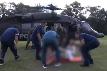 El ministro de Defensa, Pedro Arnulfo Sanchez, publicó un video en el que escribió: "Condenamos y repudiamos el demencial intento de quemar vivos a dos de nuestros militares del @COL_EJERCITO, quienes se encontraban realizando operaciones militares en Villagarzón, Putumayo".