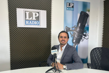  Julián Escobar, ortopedista y cirujano de mano y miembro de Manizales. 