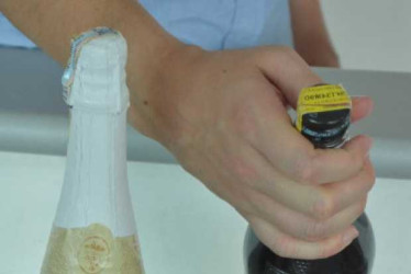 Según las autoridades, los dos sujetos pretendían expender el licor en negocios del Centro de Manizales.