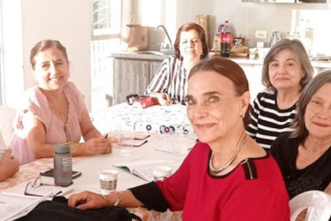 Cristina Botero Calderón, María Elena Jiménez Gómez, Martha Lucía Londoño Carvajal, Beatriz Elena Santander Mejía, Luz Adriana Suárez González y Olga Lucía Jaramillo Ochoa (Galu), son las mujeres autoras de este libro. 