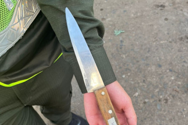 Los uniformados llevaron a cabo operativos en los que se decomisaron 56 armas cortopunzantes.