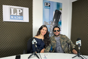  Paula Andrea Castaño Gómez y Calle, integrantes de la banda local Deep Palermo. 