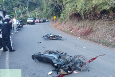 Un trágico accidente de tránsito registrado en la tarde de este domingo en la vía que comunica a Risaralda con San José, en la vereda La Miranda.