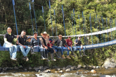 La vereda Rincón Santo vuelve a conectarse después de 4 años: Alcaldía de Marulanda construyó el puente de La Ensillada.