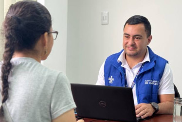 Foto I Cortresía Sena I LA PATRIA  Los asistentes a la Feria de empleabilidad podrán postularse a las vacantes disponibles en esta Feria, además a las ofertas publicadas en el país a través del aplicativo nacional, indica el Sena.