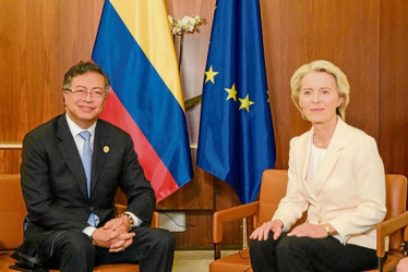 La presidenta de la Comisión Europea, Ursula von der Leyen, abordó ayer con el presidente de Colombia, Gustavo Petro, las inversiones comunitarias en energía limpia y redes digitales en ese país.