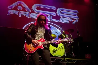 Ace Frehley, el guitarrista original de la banda KISS.