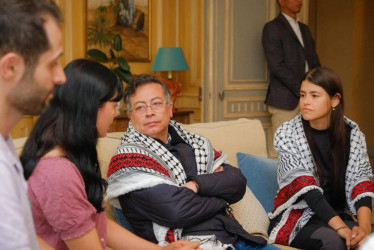 Las colombiana repatriadas con el presidente Gustavo Petro. 