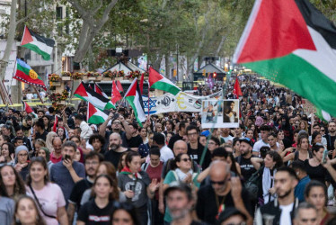 Concentración en la que unas 70.000 personas se han manifestado este sábado por el centro de Barcelona para pedir el fin del genocidio israelí en Gaza . 