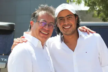 Gustavo Petro, presidente de Colombia, con su hijo Nicolás.