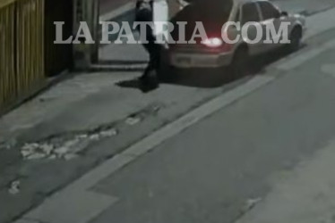 LA PATRIA conoció un video del momento del robo a un vehículo de valores el pasado 23 de octubre en el Centro de Manizales. Se llevaron $2 mil 500 millones.