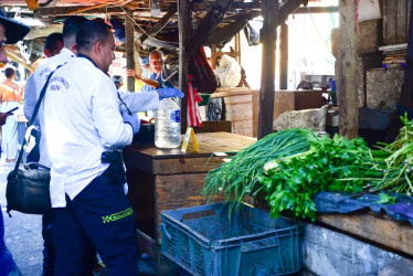 De acuerdo con las autoridades, cinco personas continúan en unidades de cuidados intensivos tras la intoxicación con cococho, en El Boliche (Barranquilla).