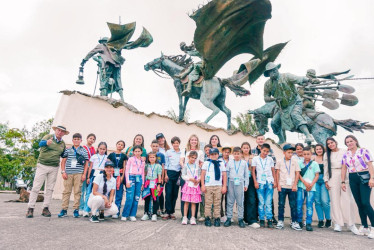 Sandra Patricia Álvarez Castro, secretaria de Integración y Desarrollo Social de Caldas acompañó a los niñas y niños en su recorrido. 