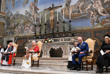 Carlos III y el Papa León XIV rezan juntos tras 500 años: un histórico paso hacia la unidad cristiana