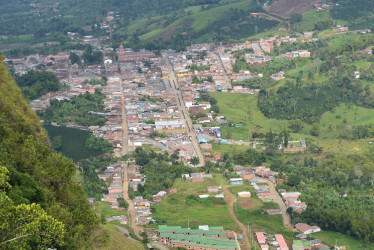 Los atacantes abordaron a sus víctimas en el Parque Principal y les ocasionaron heridas de consideración con armas de fuego.