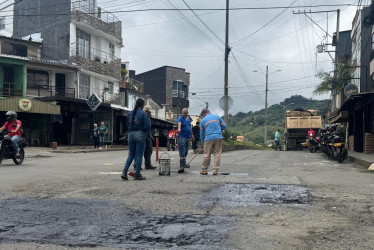 Los arreglos de los huecos en la avenida El Libertador.