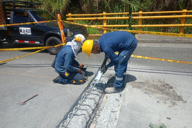 El cambio de juntas lo realizan en el Puente Pedragales del corredor La Romelia - El Pollo