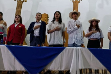 Estos son los nueve aspirantes aguadeños que estuvieron en el Teatro Bicentenario compartiendo con jóvenes de su edad.