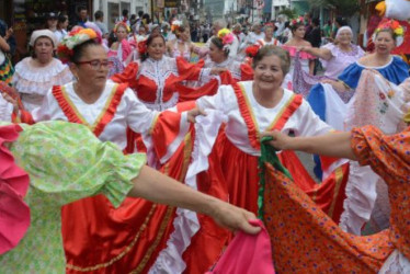  Los adultos mayores, los jóvenes y los niños están invitados a participar en cada una de las actividades realizadas por la Alcaldía del municipio. 