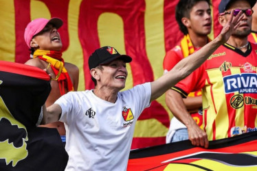 Jeison Díaz, hincha del Deportivo Pereira que se accidentó en Tolima, sigue en coma inducido. Su familia lo recuerda por su alegría y por sus pasiones 