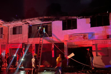 La conflagración se registró en la madrugada del lunes y los bomberos lucharon contra las llamas por cerca de tres horas.