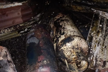 El incendio provocó la pérdida total de la vivienda y se desconoce aún qué causó la emergencia.