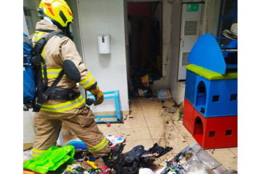 Aunque no hubo lesionados, sí hubo pérdida de enseres y daños a la vivienda.