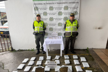 Los uniformados incautaron 16 kilogramos de marihuana creepy y 47 cartuchos para fusil.