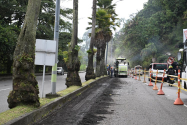 Las obras en la calzada de ingreso a Manizales mantienen un carril cerrado y mejoran 93 metros cuadrados de la vía. Planee sus viajes del fin de semana.