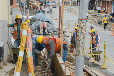 Ciudadanos opinan de la construcción del bulevar en Manizales, que tardará más de lo planeado. El alcalde espera entregar la obra en este 2025 para ayudar al comercio.