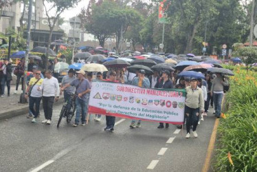 Foto I Freddy Arango I LA PATRIA  Además, de los motivos que generaron el paro nacional de maestros de este 30 de octubre del 2025, surgieron otras peticiones como la de cambiar el calendario escolar que la Gobernación de Caldas emitió para el 2026.