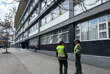 Auxiliares de Policia vigilan sectores cercanos al Instituto Universitario, estrategia con la que se busca reducir los índices de inseguridad.