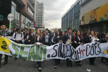 Foto I Tomada del Sindesena I LA PATRIA  En Colombia anuncian un paro que llevaría al cierres de sedes de enseñanza, lo que generaría la parálisis en la formación de miles de aprendices, a partir de este martes 7 de octubre del 2025 y d emanera indefinida.