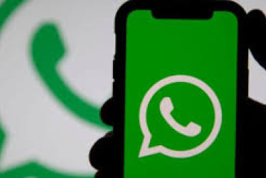 Los delincuentes aprovechan que la víctima cae en su juego para solicitarle códigos y se apropian de la cuenta de WhatsApp.