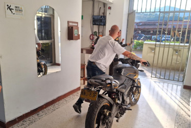 Foto| LA PATRIA  La moto recuperada.