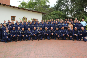 El Cuerpo Oficial de Bomberos de Manizales fue reconocido por la Alcaldía por sus 100 años de servicio en la ciudad. Son 108 integrantes que día a día atienden las emergencias que se presentan. Acá, un grupo de ellos en la conmemoración en Termales El Otoño.
