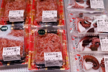 China suspendió ayer las importaciones de mariscos japoneses asegurando que "no hay mercado" en el gigante asiático para esos productos.