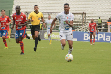 Alejandro García fue el foco de las críticas de los hinchas del Once Caldas en la victoria 1-0 ante el Deportivo Pasto. Ingresó en el primer tiempo por Robert Mejía y fue sustituido en el complemento por Luis Felipe Gómez.