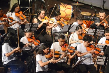 Este lunes 10 de noviembre la jornada en el Teatro Los Fundadores estuvo a cargo de las Orquestas Sinfónicas Juveniles de La Fuente y San José, Camerata y Coro de Flauta Batuta Caldas.