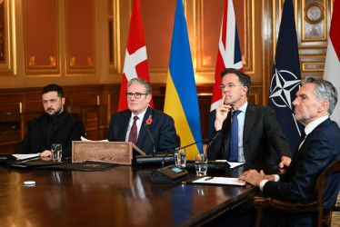 El presidente de Ucrania, Volodímir Zelenski; el primer ministro británico, Keir Starmer; el secretario general de la OTAN, Mark Rutte; y el primer ministro neerlandés, Dick Schoof, durante una reunión de la "Coalición de Voluntarios" en Londres, Reino Unido. 