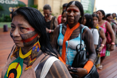 Indígenas llegan a la Cumbre de los Pueblos en la COP30 este lunes, en Belém (Brasil).