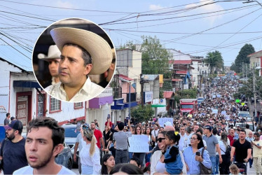 Los ciudadanos salieron a exigir justicia por el asesinato del alcalde de Uruapan, Carlos Manzo Rodríguez.