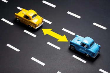 Foto|Cortesía El Colombiano| LA PATRIA  El artículo 108 del Código Nacional de Tránsito establece las distancias de separación que deben mantener los vehículos que circulan en el mismo carril, las cuales dependen de la velocidad a la que se desplazan.