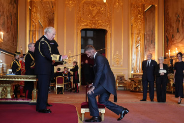 David Beckham fue designado caballero por el rey Carlos III.