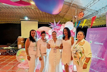 Manzanares recibió el reconocimiento que exalta el Liderazgo Colectivo de las Mujeres que fortalecen el tejido social generando oportunidades.