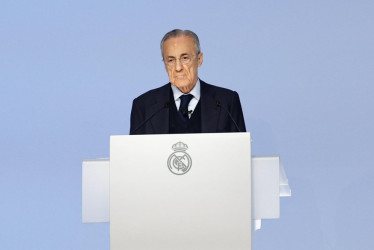  El presidente del Real Madrid, Florentino Pérez, interviene en la asamblea general ordinaria del club este domingo en Madrid. 