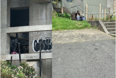 Estos son los cambuches que se ven en la estación. Se ubican en las escalas detrás del Cable aéreo.